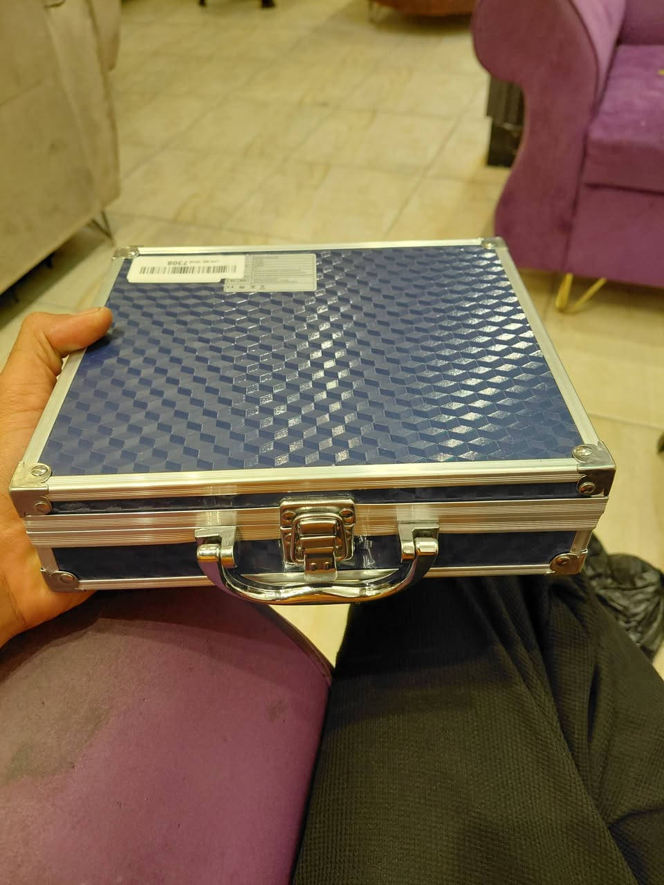 ​للبيع: نظارة مكبرة طبية احترافية مع كشاف LED (جديدة بالحقيبة) 🔍⚡
مناسبة لأطباء الأسنان، الجراحين، وفنيي صيانة الموبايلات والإلكترونيات الدقيقة.
​التكبير: قوة 3.5X ومسافة عمل 420 ملم لرؤية أدق التفاصيل بوضوح.
​الإضاءة: كشاف LED قوي مع بطارية خارجية قابلة للشحن وتحكم بشدة الضوء.
​الحقيبة: تأتي بكامل غراضها وملحقاتها داخل حقيبة ألمنيوم متينة ومبطنة ضد الصدمات.
​الجهاز جديد تماماً ولقطة للشغل النظيف.
السعر: [خاص] 
المكان: بغداد. مدينه الصدر توصيل ماعندي
​للتواصل والمراسلة على الخاص.


**إذا كنت صاحب هذا الإعلان وتريد حذفه لأي سبب، رجاءا أرسل رسالة إلى الدعم الفني**