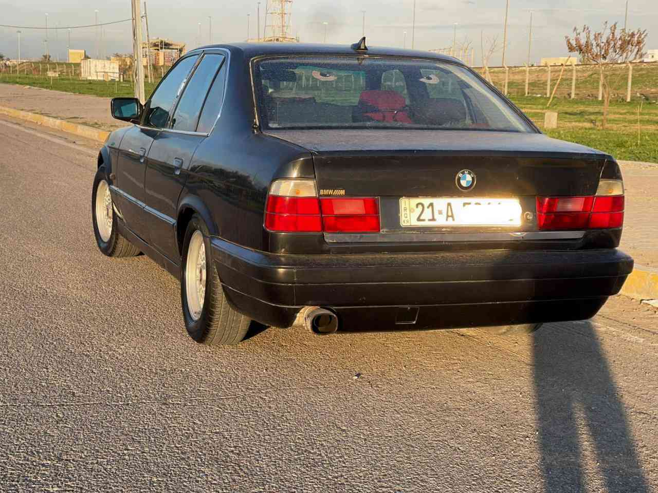 سلام عليكم اخوان. بي ام موديل 1990 محدث 1993رقم سليمانية مكينة 520 كير عادي كير و محرك بشرط مابي سرف و بخار مابي صوت بدون ضربة بدون غياس سيارة كبس كدام و خلفي صقف و تيكمة مابي معجون دعامي حتي دعامي بشرط كاربائيات بلاجكتورات كل بشرط 
سنوي جديد 
بطاقة بنزين موجود 
تبريد تدفيئه يشتغل 
تحكم كاربائيات 
كشن هيتر 
موبايل بيلادي

سعر 52 بي مجال بشرط تحويل 
رقم موبايل *********** كركوك, العراق
