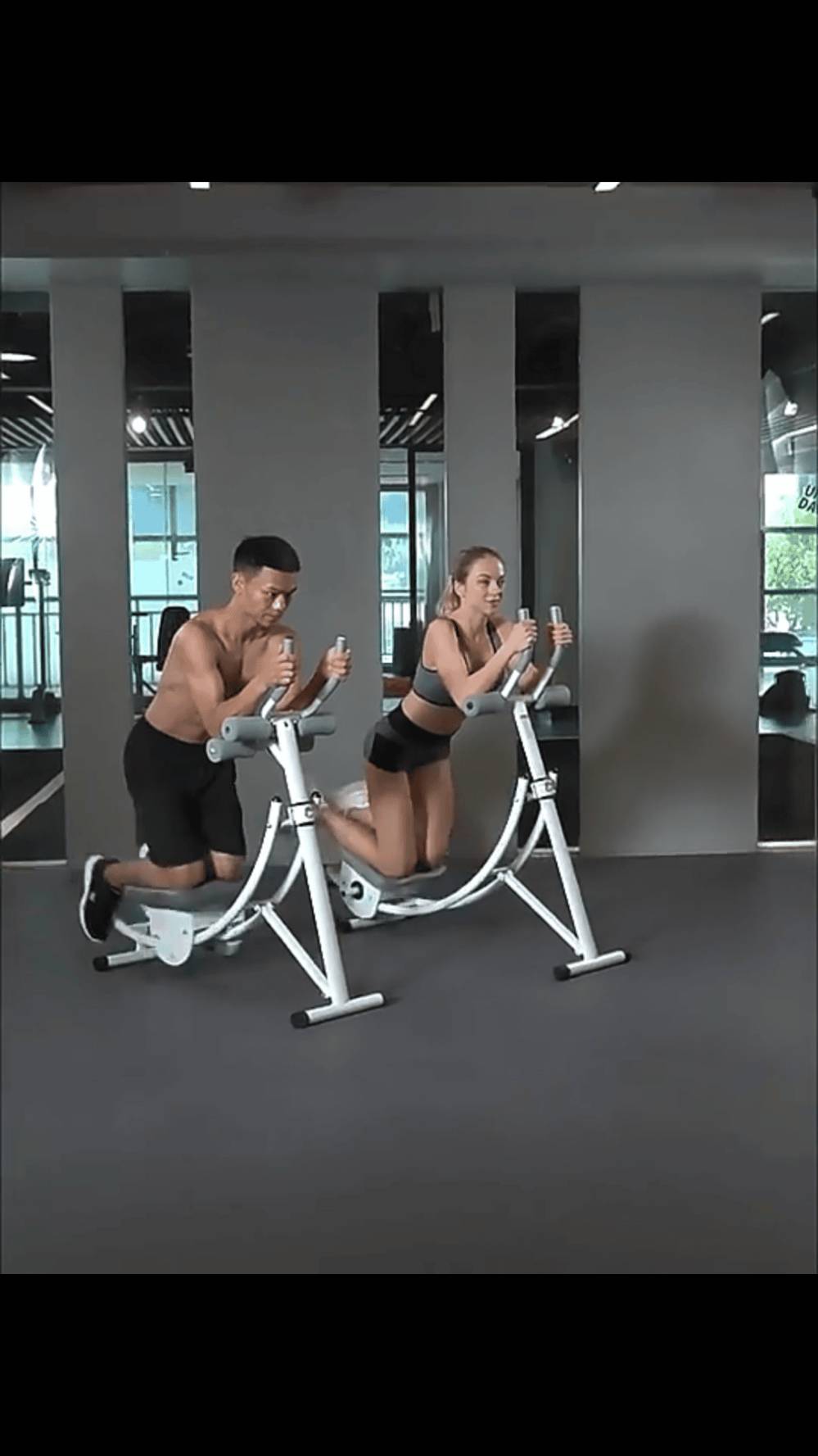 💪 ودّع الكرش واستقبل جسم مشدود من البيت!

جهاز تمرين المعدة المتعدد الوظيفات الحل المثالي لشد البطن والخصر 💥

🏠 تصميم مريح للاستخدام المنزلي

📊 شاشة رقمية لعرض الوقت وعدد التمارين والسعرات

🧘‍♀️ مناسب لعدة أوضاع تمرين لاستهداف عضلات مختلفة

🪶 قابل للطي وسهل التخزين بعد الاستخدام

⚙️ هيكل قوي لتحمل حتى 150 كغ

ابدأ تمرينك اليوم وخلّ جسمك مشدود ومتناسق من راحة بيتك! 🔥
السعر مع التوصيل لكل محافظة العراق 75 الف
للحجز و الاستفسار واتساب ***********