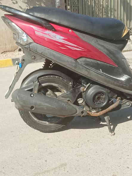 السلام عليكم دراجه ماكس للبيع دراجه كل نقص ما بيها دراجه بلاديه 49 دراجه سلف هندر شغال كهربائياته شغاله مكينه لا تبخير ولا تنقيص مكان الدراجه بغداد حي النصر سعر 650 رقم ***********
