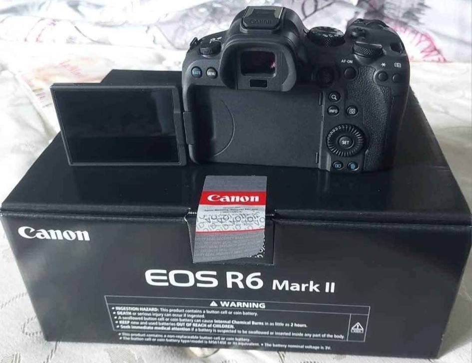 الكاميرا الأحترافية المتكاملة Canon R6 Mark ii الغنية عن التعريف
 لببيع مع عدسة  Canon RF 24-105mm f/4-7.1 IS STM.
نزع العدسة زووم متعددة الاستخدامات مخصصة لكاميرات كانون بنظام (RF Mount) ذات الإطار الكامل (Full Frame).
المميزات الظاهرة:
مانع اهتزاز (Image Stabilizer): يظهر زر التشغيل والإيقاف بوضوح، مما يساعد في الحصول على صور حادة عند التصوير اليدوي.
حلقة التحكم (Control Ring): العدسة مزودة بحلقة أمامية يمكن تخصيصها للتحكم في (ISO) أو فتحة العدسة، ويوجد زر للتبديل بين وظيفة "التركيز" (Focus) و"التحكم" (Control)
مع رام 32 4K 
الكاميرا جديدة ما مصور 100 صورة بيها الله شاهد نظافتها كالجديدة 100% سعرها 2600 وبيها مجال المو شرايي لا يدخل خاص فدوة كاميرا الها رزانتها و هيبتها بالسوق الرجاء لا تكسر بيها.


**إذا كنت صاحب هذا الإعلان وتريد حذفه لأي سبب، رجاءا أرسل رسالة إلى الدعم الفني**