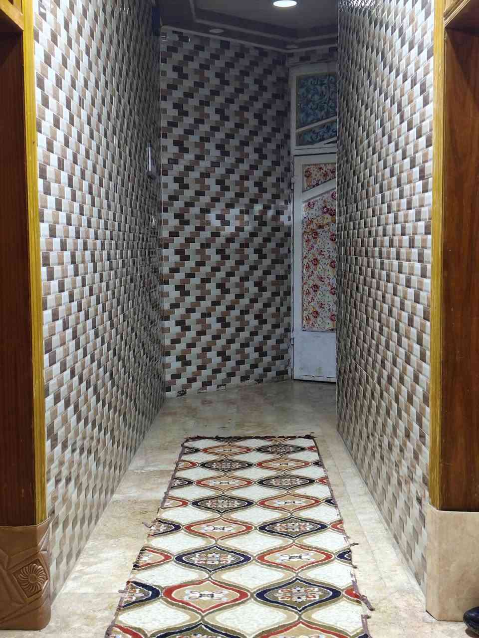 دار للبيع في حي الباقر قرب صيدليه المساحه 200 م خمس غرف واستقبال ومطبخ حار وباردحكونكريك مسلح محتوى على كراج يبتعد عن الشارع بيتين بنيان 2022 متكامل المنزل استفسار على الرقم التالي***********
