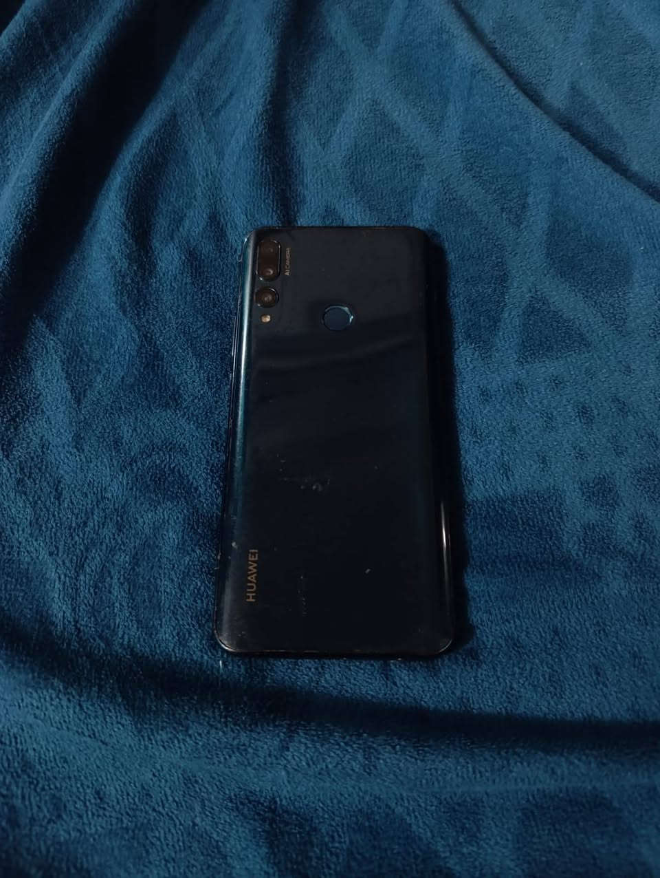 السلام عليكم موبايل للبيع هواوي y9 نضيف وكل شي مابي السعر 90 وبي مجال العنوان النجف الاشرف الاتصال على الرقم ***********
