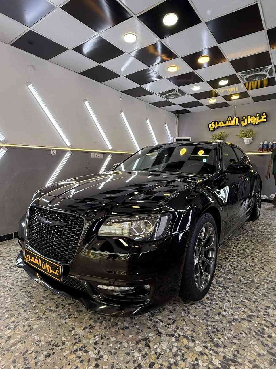 السلام عليكم 
كلايسلر اوبامه 300S 
2018 
السياره داخله كلين 
نطخت عندي هنا باب نصبغ 
السياره جديده لووك حداديه جديد 
تايرات جديد قبل شهر بدلتهن كلهن 
السياره مال متتصرف ولا فلس عليه 
ماشيه 105 حقيقي. على ايدي 
مكينه وكير كفااله 
بالعافيه على الي ياخذهه 
رقم سليمانيه تحول بسم المشتري
ما يحتاج اذكر موصفات S 
*********** 
للمعلومه السياره بنورامه  

السعر 240$
