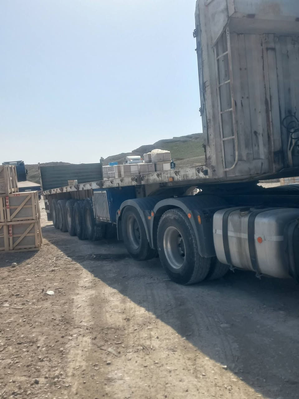 سلام عليكم عربانه تريله عراق نص جناب +تعلوانات 5دناكير شاصي18 موديل19 البيع  بدون فصخ وربط مكانه ديالى خان بني سعد ***********+@***********
