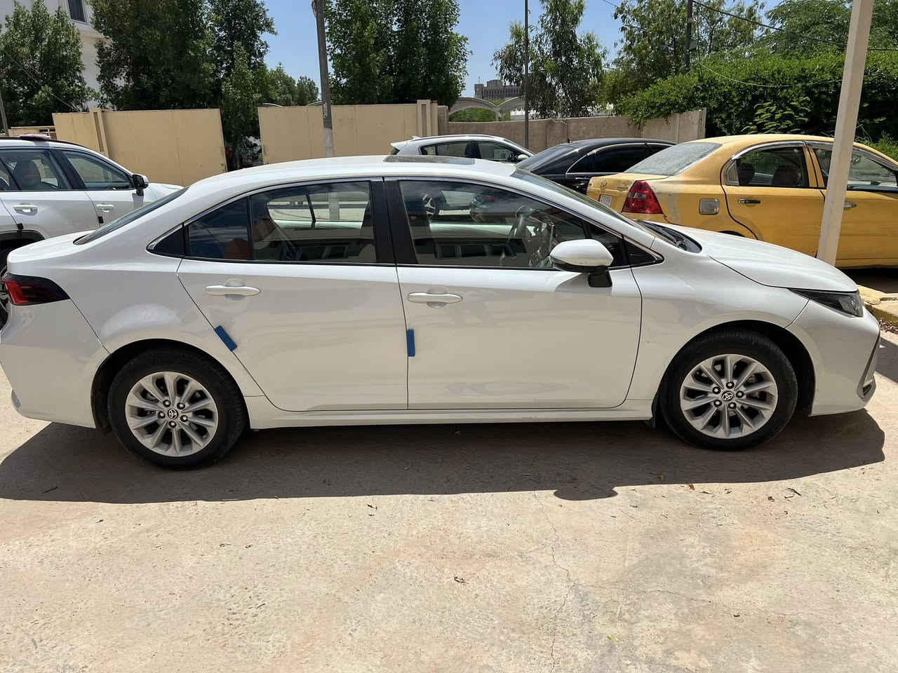 كورلا خليجي ساز 2022 رقم سليمانية بأسمي مواصفات فول ماشية ٩٥ مكفولة من الصبغ بيه مكانين بارد بالجاملغ الامامي الايمن والخلفي الايمن بسيط جداً وبالسونار البنيد البراغي مفتوحة لكن اصلي وكالة لا مبدل ولا شي السيارة نظيفة جداً صيانتهة بالوكالة السعر ١٦٥ عنوان بغداد الرصافة للتواصل ***********
