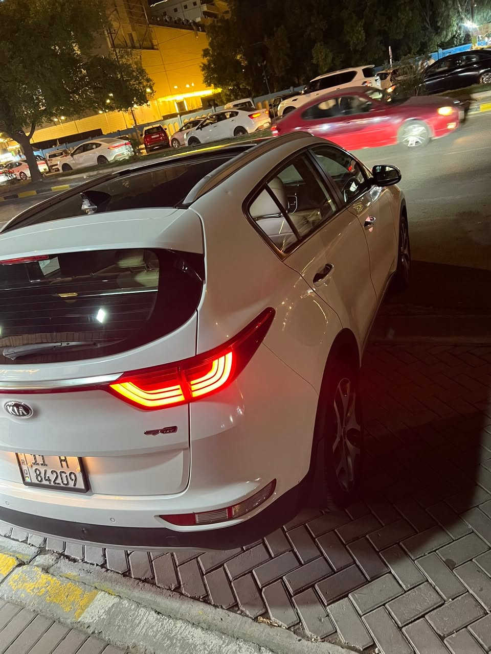 سلام عليكم
كيا سبورتاج 2019 جي تي لاين اعلى فئه مكينه 2000دوش
السياره مكفوله كفاله عامه وكير ومكينه على وضع الشركه
ماشيه 40 ألف حقيقي شرط الفحص
السعر 200 يعني دفترين وبيها مجال مكان السياره بغداد للاستفسار ***********
