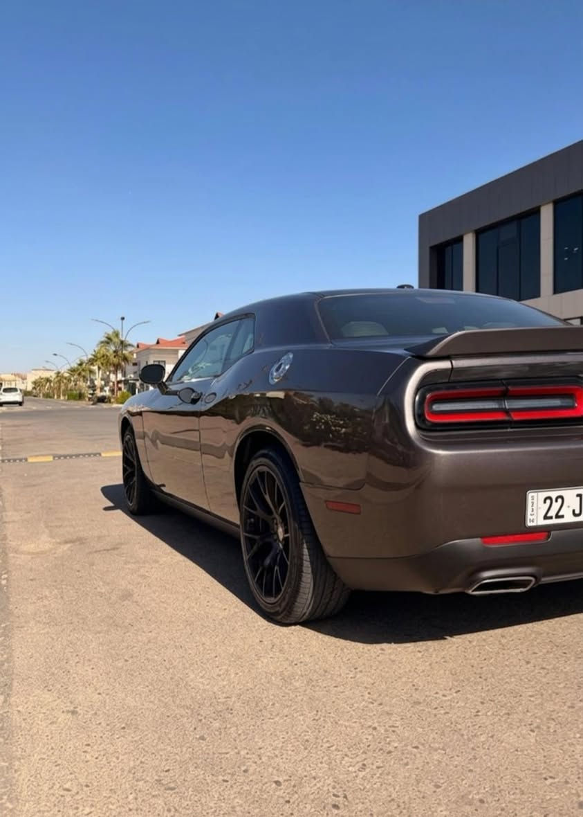 دودج تشالنجر SXT موديل 2020 قطعتين فقط
جاهزة ومناقصها اي شي وكلشي متصرف عليها
تفاصيل ومواصفات السيارة
• الموديل: 2020
• الفئة: SXT (المعروفة بتوازنها المثالي بين القوة والاقتصاد)
• المحرك: 6 سلندر 3.600
• اللون: رمادي نفطي
• الغرفة الداخلية مخمل وجلد جدا نضيفة 
شاشة وسطية تدعم Apple CarPlay و Android Auto
تحكم ستيرن كامل
كاميرا دوارة 
قطعتين تبريد
تحكم كشن كهرباء
تراكشن وسبورت 
تثبيت سرعة 
سستم صوت بلادي
🛡️الحادث بسيط جداً قطعتين فقط
• مكان الضرر: جاملغ أمامي وجاملغ خلفي جهة السائق "فقط" بدون ايرباك
السيارة بدون لغد بدون شواصي وبدون أي ضرر في الدواخل  وايرباكات سليمة تماماً.

• رقم اربيل هزة جاهزة والتحويل مباشر بنفس اليوم سنوية باسمي 
• بصمة دخول وتشغيل
• تخم تايرات أصلية بحالة ممتازة.
📍 الموقع: بغداد
💰 السعر المطلوب: 180$$ مستحيل تحصل هيج حادث بهذا السعر
📞 للاستفسار والتواصل: *********** 
السيارة فحص وين ما تحب
وصور الحادث مرفقة بالمنشور
