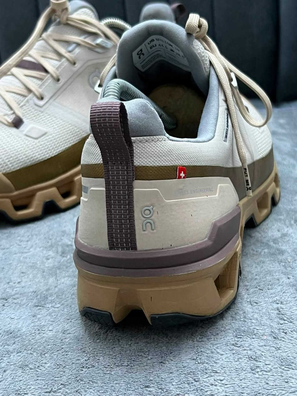 On cloudwander- waterproof- size 44.5- 28.5 cm

ئۆن- ئۆرجنال ئەسلی دژە ئاو. سایزی ٤٤.٥– ٢٨.٥ سم….خاوێنی ٩٠/١٠٠

اورجنال اصلى ضد الماء قياس ٤٤.٥..طول القدم ٢٨.٥ النضافة ٩٠/١٠٠ 
 🇨🇭


**إذا كنت صاحب هذا الإعلان وتريد حذفه لأي سبب، رجاءا أرسل رسالة إلى الدعم الفني**