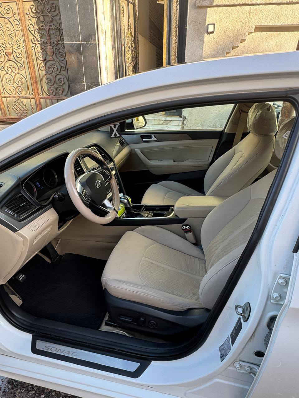 هونداي سوناتا 2019 خليجية فول مواصفات
قمارة بانوراما
بصمة تشغيل
مرايات جانبية شفط مع إشارة ترحيب عند الاقتراب من السيارة
يدات الأبواب كروم
ويل كب
حساسات
جنطة مميزة
كشنات مخمل لون عسلي
لايت عدسة LED + بروجكتر أمامي
إنارة ليد
رقم اربيل سنوية منتهية (بأسم الشركة)
الممشى (150الف كيلو)
" الحالة:
صبغ قطعتين (حادث بسيط بالجاملغ الأمامي جهة السائق + حافة البنيد + قاعدة الجاملغ من الداخل بيه تصليح
بسيط).
السعر 157(بي مجال)
*********** المحمودية, بابل
