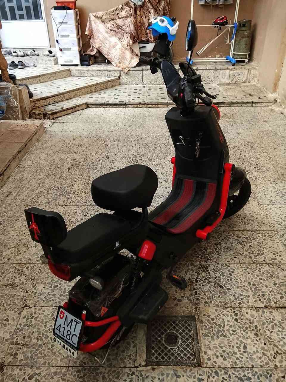 السلام عليكم للبيع ماطور شحن 
لايت زينون شاشه اشارات يمين يسار 
السعر 420بي مجال  العنوان موصل الايسر
الرقم ***********
 بصمه سويج فول مواصفات
خمس بطاريات شحن دبل
