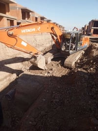 حفاره زت ثري 2008للبيع جاهزه للعمل  للاستفسار الاتصال 07751558480 مكان...