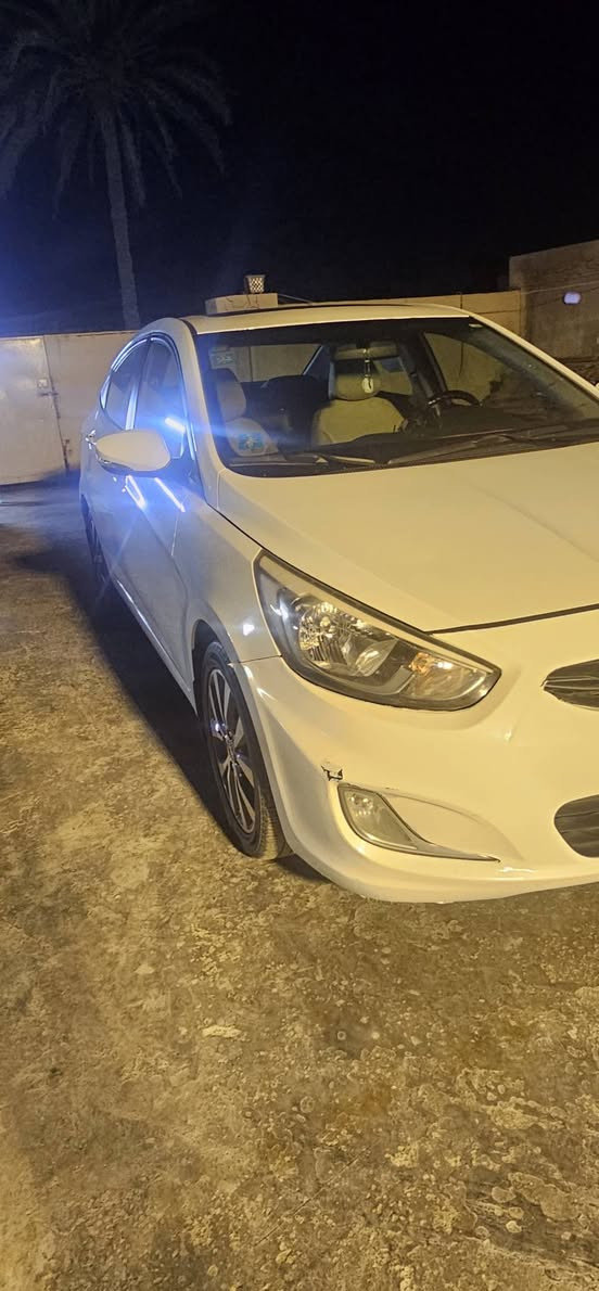 السلام عليكم 
اكسنت خليجي 2015 
سياره الشركه العامه.      سياره كفاله عامه 
محرك 1600 مكفول 
سياره فول مواصفات فتحه تحكم ستيرن اشاير بالمري  
تخم تاير جديد 
حداديه سياره أمامي خلفي جاهزه 
تبريد تدفئه شغال 
رقم سياره بغداد دولي بأسمي  
عنوان سياره بغداد  
رقم الهاتف ***********
