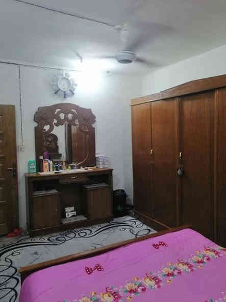 بيت طابق ثاني غرفه وصاله ومطبخ مفتوح عالصاله 
بناء حديث  سبالت طنين عدد 2 كاونتر معلق مفروش موكيت كامل 
العنوان مكتب الرشيد شارع الصياغ فرع جامع المصطفى المؤدي الى سوق الجمله  رهنه ب٢٥ المده سنتين786 929 0786 929 1705
