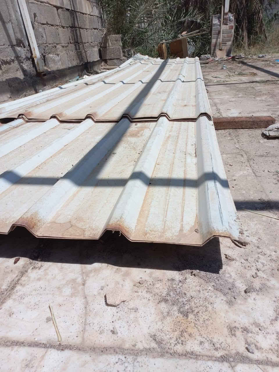السلام عليكم
باب خارجي نضيف طوله 5 متر
و عندي غرفه خارجيه ابيع بس الجام و الحديد فقط
و جينكو طوله 6 متر

سعر الباب /200 الف
سعر الغرفه /175
سعر قطعه الجينكو/25
