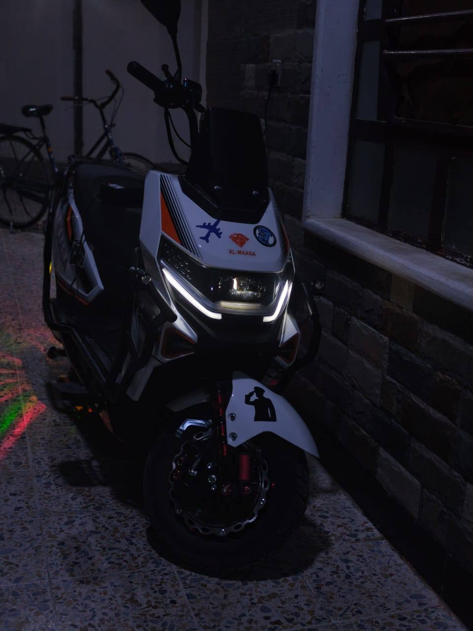 السلام عليكم للبيع فقط دراجه شحن نوع الماسه شبح2026 ست بطاريات دبل دراجه بعدهه جديده مستعمله 15يوم فقط السعر 825 وبيهه مجال للاستفسار علا هاذه الرقم *********** المكان الرمادي شارع اتلاثين
