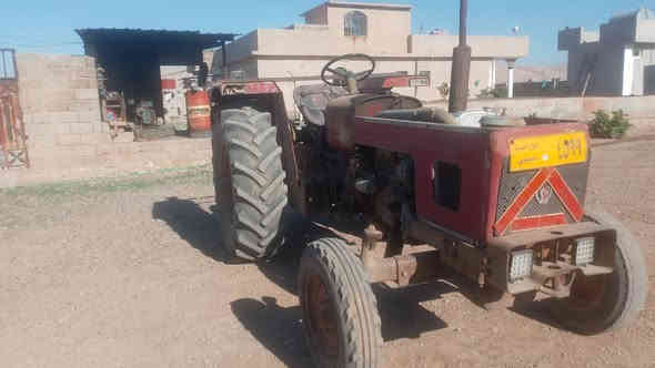 تركتر عنتر للبيع موديل 88حجم التركتر 71 تايرات جدد خلفي اثنين او واحد امامي جديد هودريليك سلف بور جديده شغال لايتات امامي واحد خلفي معه راديتر جديده التركتر بلادي شغاله اي خلل مابي معه سنويه جديده بأسمي تاريخ الانتهاء 2030 المكان  موصل بعشيقه قريه عمر قابجي الأتصال عله الرقم
***********
