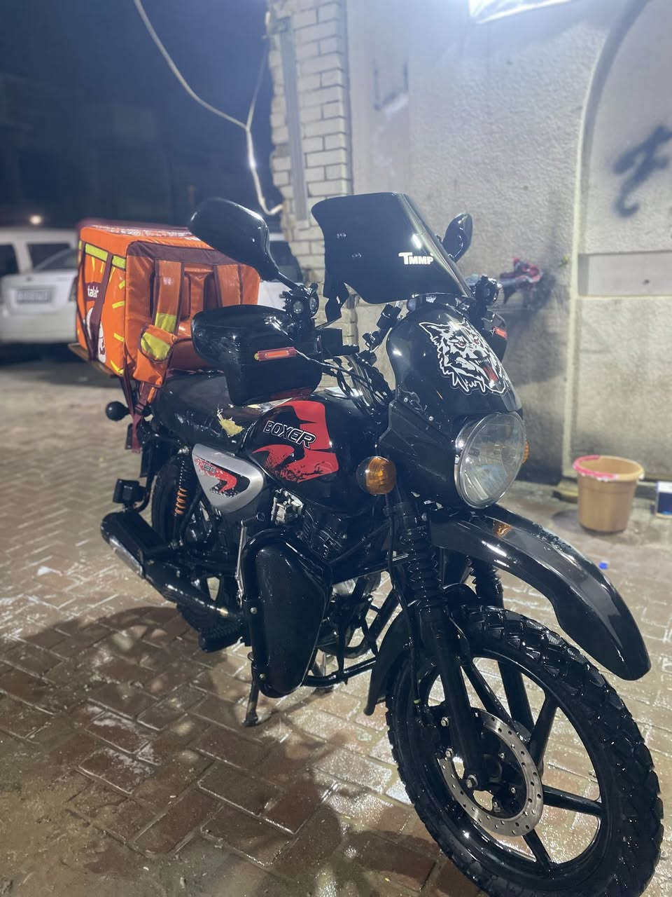 سلام عليكم دراجه بوكسر. 2023 اوراقه كامله رقم وسنويه كامله من كلشي سلف هندر ادامه كامله من التاير لتاير السعر 2500$ وبيه مجال شي بسيط الرقم  مكان بغداد حي جامعه ***********
