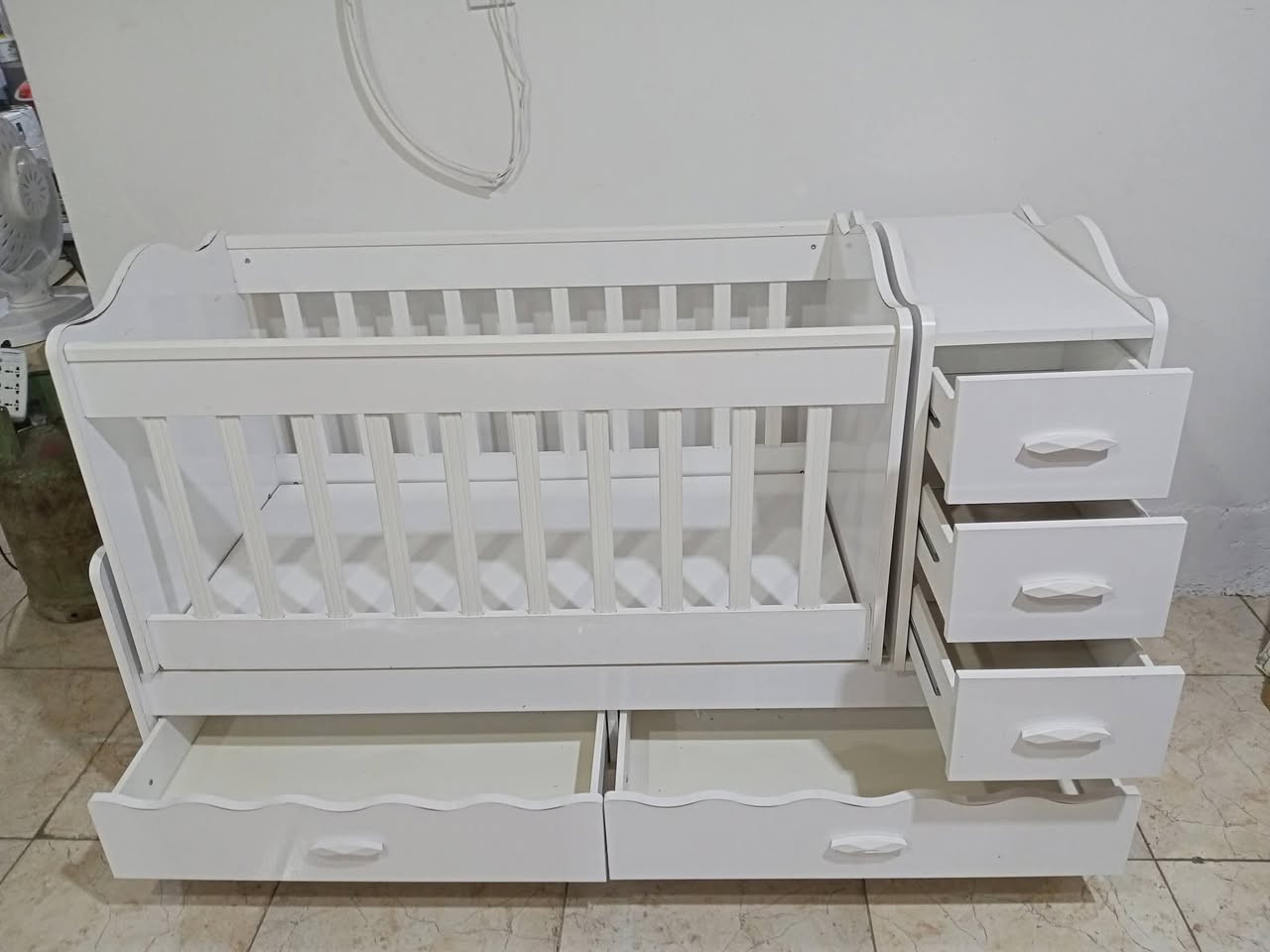 سرير طفل تركي هزاز وكلش نظيف مع ملحق طول 167 سم وعرض 65سم لتواصل على الخاص


**إذا كنت صاحب هذا الإعلان وتريد حذفه لأي سبب، رجاءا أرسل رسالة إلى الدعم الفني**