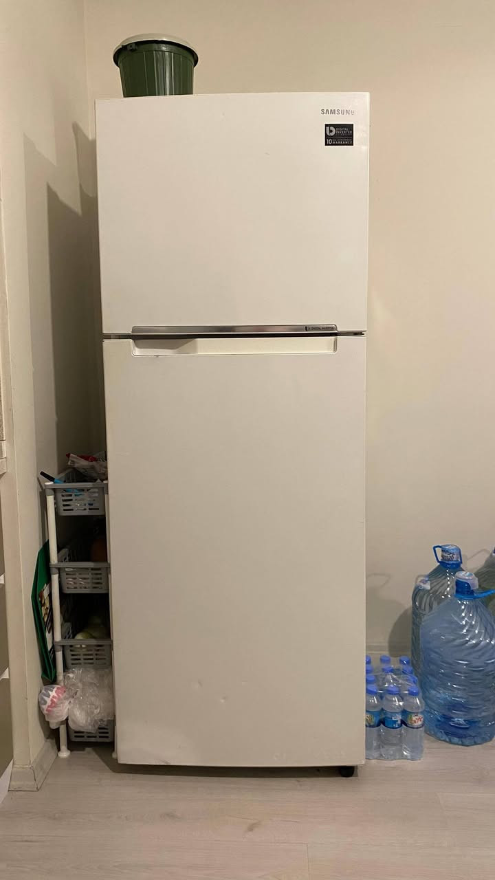 أثاث للبيع غرفه نوم جديده مع الدوشگ + البردات الغرفه والصالة + طاوله التلفزيون مع سستم الصوت بدون التلفزيون + الثلاجه سامسونك + الفرن + يوجد تخم القنفات لكن يحتاجله تعمير


**إذا كنت صاحب هذا الإعلان وتريد حذفه لأي سبب، رجاءا أرسل رسالة إلى الدعم الفني**