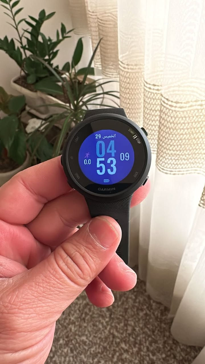 Garmin Forerunner 45
ساعه كارمن نظيفة جداً 
معروفه مواصفات الكارمن 
قياس نبض 
Gps
والتمارين
سعر خاص ***********
