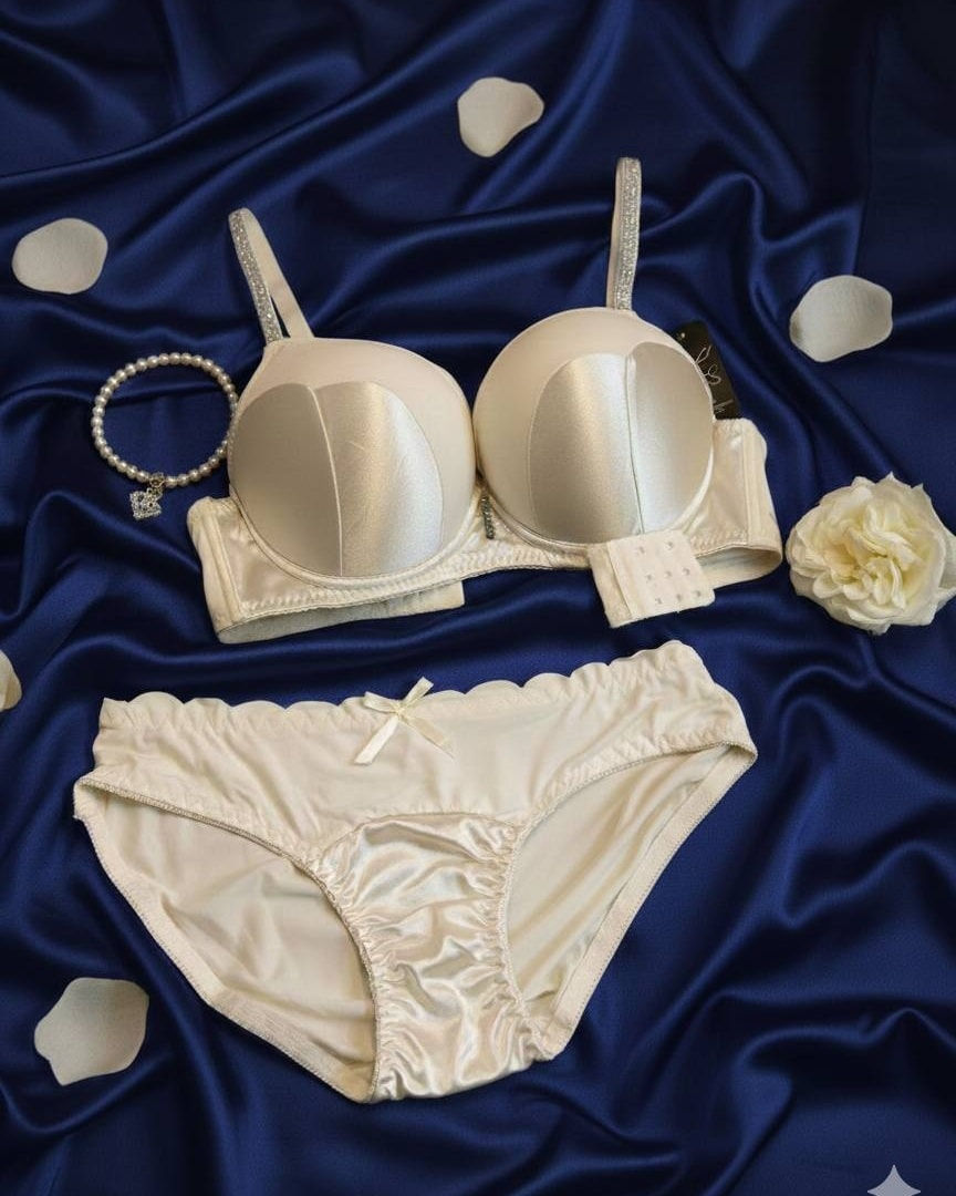 🔥🔥 جديدنا 🔥🔥
سيت ستيان ولباس اصلي 
قياسات مشكله
خامه ستن كل دبل سفن
سعر سيت 6.000 دينار 
يوجد توصيل لكل العراق 
*********** وتساب
