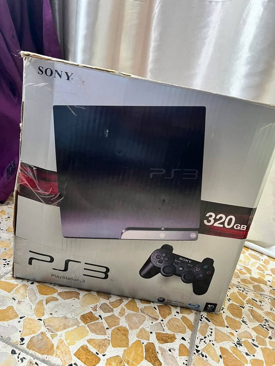 مهكر Ps3
مع ملحقاته 
٦يدات كلهن يشتغلن
كيبل اش دي 
كيبل شحن
سعرة ١٣٠ الف 
***********
