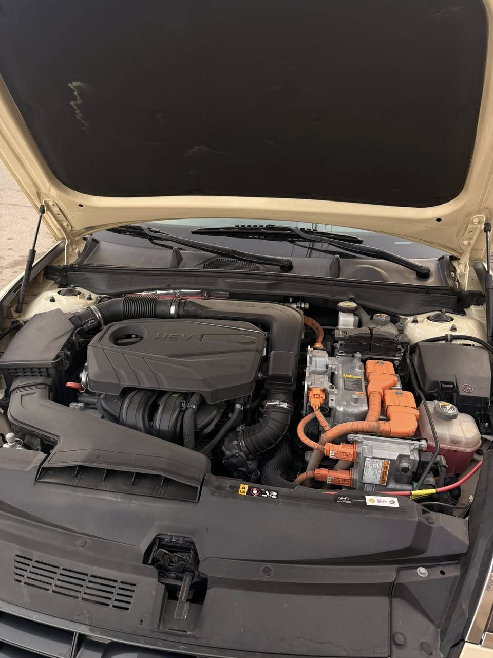 السلام عليكم من رخصة صاحب الكروب سوناتا هايبرد تكسي دبي موديل 2023 اصل مكفوله ماشيه 62 محرك 2000كلش نضيفه بصره بسمي145وبيه مجال ***********
