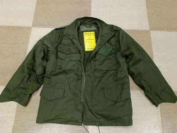 للبيع قمصل اصلي داخل فروة جديد0لى اتصل على وتس اب او رقم ***********
