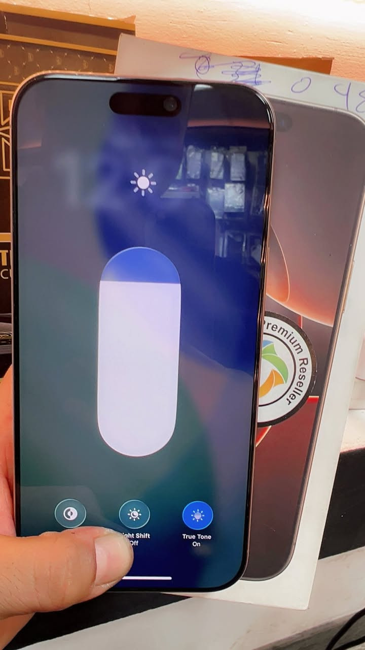 السلام عليكم
آيفون 16 برو ماكس
لون دزيرت مميز 
بطاريه 🔋 100
عدد شحنات 57 فقط جديد
ذاكرة 256
شرق اوسط عربي 
ماستر AEA 
نموذج m
شخط واحد مبي 
واذا بي شاخذ واحد تاخذه بلاش 
مكفول كفاله عامه من فتح وتصليح 
السعر / مليون و290 الف وبي مجال قليل كلش
العنوان بغداد الدوره شارع الصحه
شراي اتصل ***********
