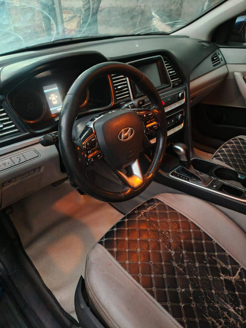 بسم الله ماشاء الله 
سوناتا وارد امريكي 2018 للبيع او المراوس حسب القناعة 
الموديل :2018
ويل كب 18
كشن السايق كهرباء
بصمه ابواب
بصمه تشغيل 
بصمه جنطة 
الداخل لونين رصاصي 
مقاعد الامام تتدفئه
سعة المحرك لتر 2.4 
اللون  : كحلي 
نظام للقيادة Drive Mode ايكو سبورت ونورمال 
تحكم ستيرن   كورس سرعه 
رادار جانبي  /خلفي تنبيه اقتاراب السيارات من حولك
شاشه كبيرة ونظام Gps و ايباد 
‏ABS نظام الفرامل المانعة للإنزلاق 
توزيع قوة الفرملة الكترونيا ESD
صدوق ذكي يفتح بمجرد الاقتراب منه 
كاميرا خلفية دواره
لايت كشاف بلوجكتر
مدخل AUX
مدخل USB
شاشه ثانيه اعطال وسيرفس للسيارة
حادث جاملغ ايسر جه السائق  و البنيد وصندوك الخلفي بأمريكا سونارها موجود ويه الصوره 
النقوصات : حداديه أمامية الشاشه مالت السياره غسلت الدشبول وطفت 
بيها طعجه بالبنيد ماشر عليه بالصور 
بدون ايرباكات الايرباكات سليمه 
رقم السياره اربيل الجديد صار سنه من منتهية  السنويه باسم أبنية من بغداد
      السعر 110
مكان السياره البصره ابي الخصيب 

اتصال *********** البصرة, العراق
