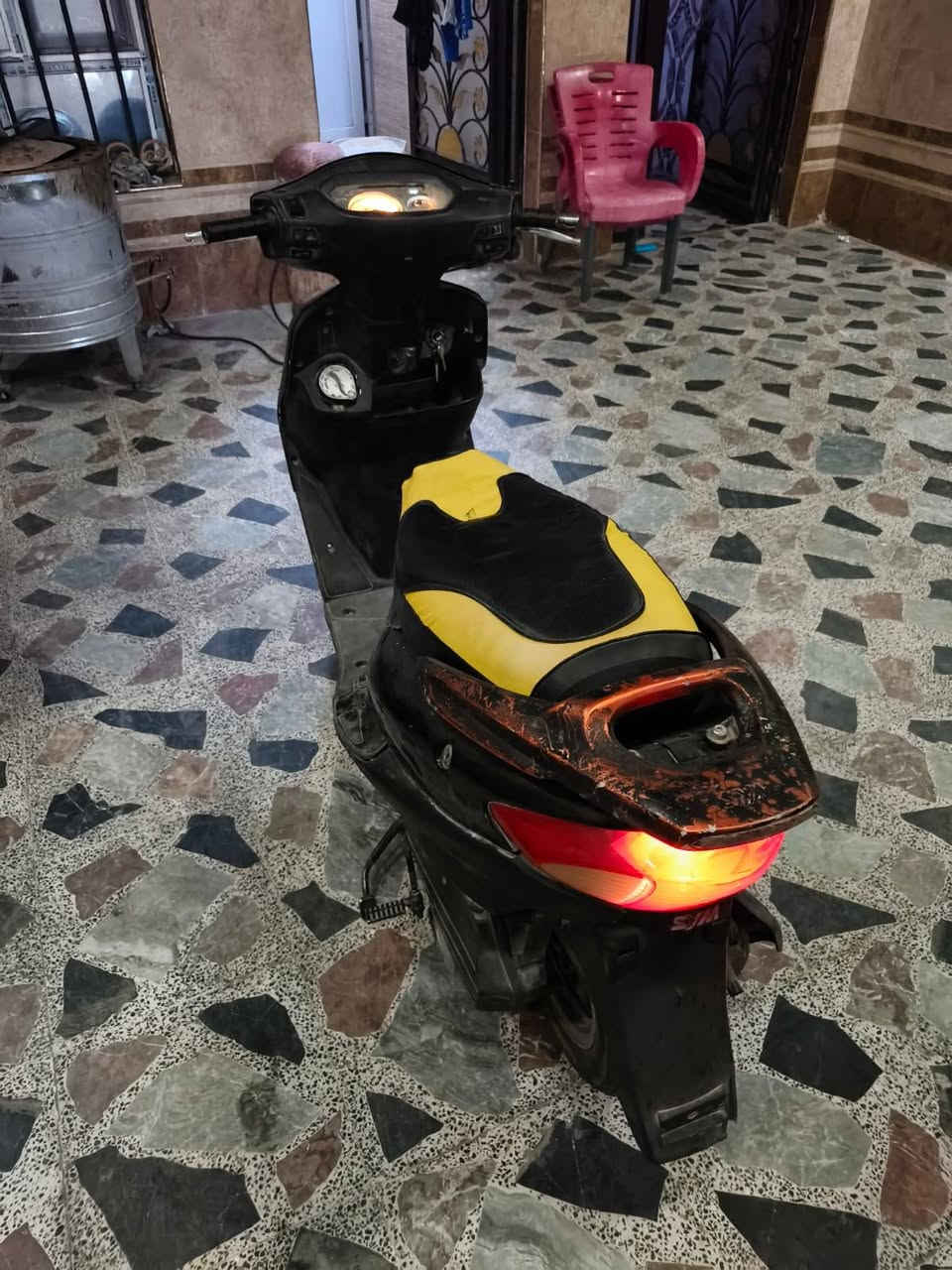 السلام عليكم دراجه سيام متروكه السعر 120 المكان النجف حي القادسيه ***********
