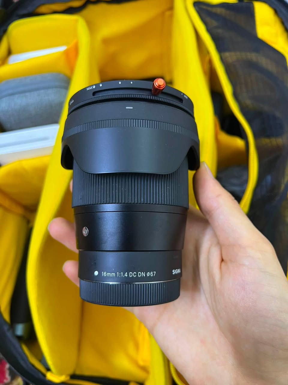 📸 للبيع | Canon M50 Mark II
كاميرا بحالة جيدة جدًا وتعمل بكفاءة عالية، مناسبة للتصوير وصناعة المحتوى.

المواصفات والمرفقات:

✅ كاميرا Canon M50 Mark II ( أمازون – بدون الكارتون).
✅ تم تبديل الشتر بشتر Canonالاصلي .
✅ حساس مكطوم، والسماعة لا تعمل، ولا يؤثر ذلك على أداء الكاميرا، وجميع وظائفها تعمل بكفاءة 100%.
✅ العدسة الأصلية (Kit Lens).
✅ عدسة Sigma 16mm نوع m
✅ عدسة Sigma 85mm.نوع f
✅ 3 بطاريات.
✅ شاحن.
✅ كارت ذاكرة.

📌 ضمان فحص لمدة 24 ساعة للتأكد من مطابقة الجهاز للوصف وعمله عند الاستلام، ولا يشمل الاسترجاع بعد الاستخدام أو تغيير الرأي.

📌 بيع الكاميرا اولاً ومن ثم العدسات .

💰 السعر: على الخاص.


**إذا كنت صاحب هذا الإعلان وتريد حذفه لأي سبب، رجاءا أرسل رسالة إلى الدعم الفني**