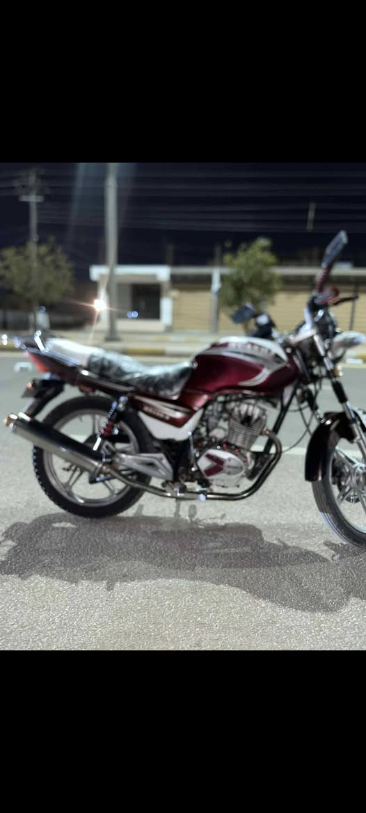 السلام عليكم من رخصه الادمن دراجه للبيع نوع هيوشه 2017 بيها اوراق كامله كل نقص مابيها محرك نضيف كهربائيات كلها شغاله لايت عالي ناصيف زنون مكاني الرمادي الحوز للاستفسار ***********7
