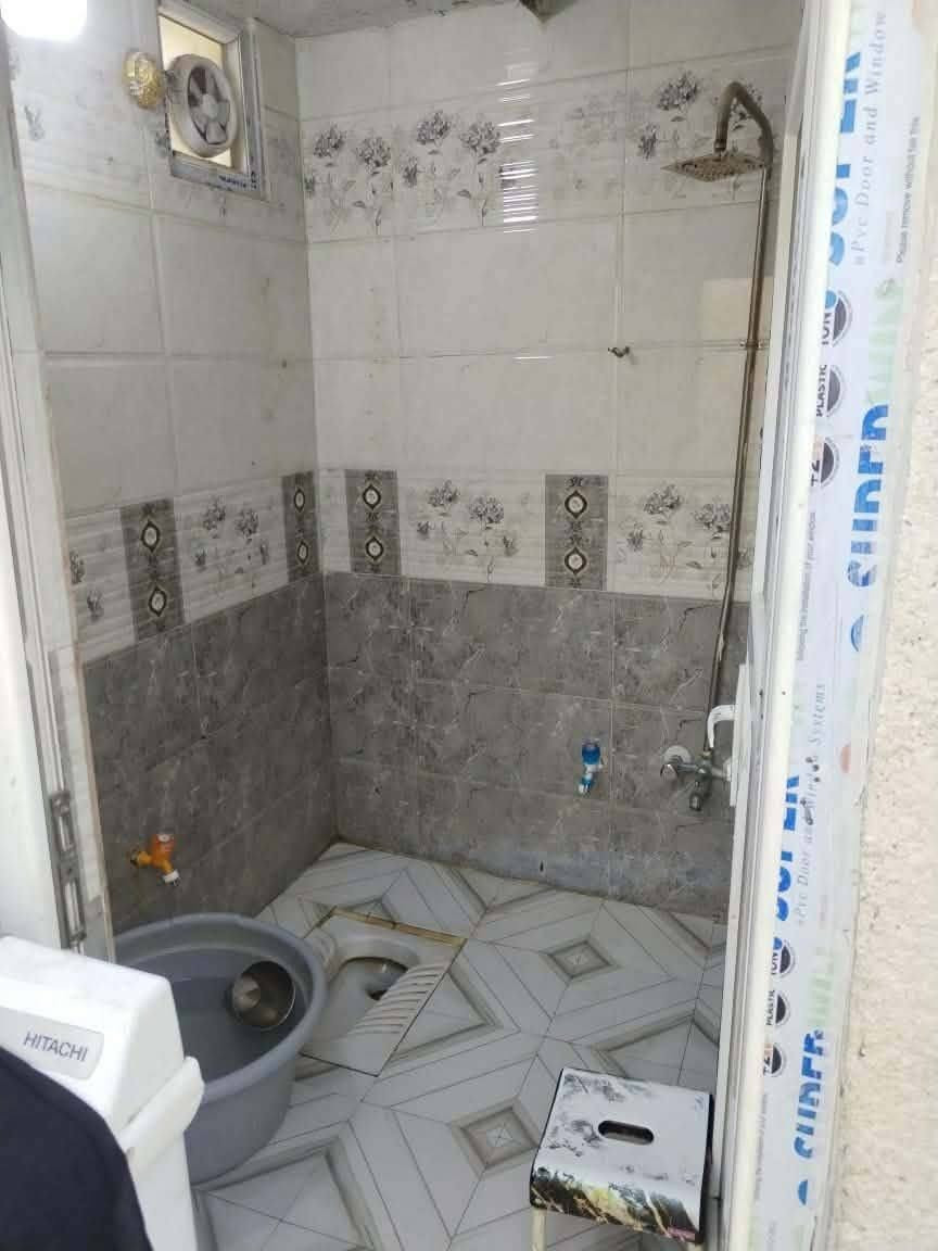 بيت للبيع مساحه ١٠٠متر المنطقة  كربلاء مهندسين بين حي العامل والعسكري البيت طابو صرف البيت طابقين ثلاثته غرف نوم البيت نضيف جدا السعر ١١٥
***********
