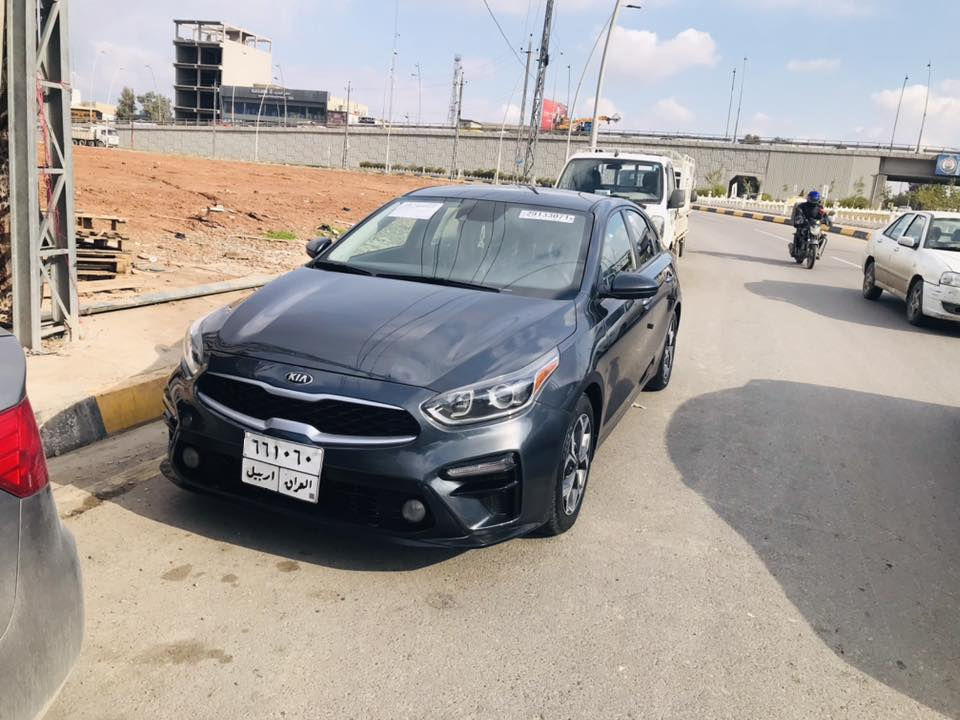 السلام عليكم 
كيا فورتي 2019 
وارد امريكي نص فول ويل كروم تحكمات ستيرن بك لايت وعدسه تبريد لمس شاشه كبيره طخم صدر طخم تاير كله جديد سياره وضع شركه ماشيه 70 سنويه جديد سياره بسمي شرط وكاله وتحويل محرك ما مفتوح كير بشرط ضرر جاملغ امامي وجاملغ خلفي بدون دواخل بدون ايرباك 
: مكان سياره القياره 

‭٠٧٧١ ٧٢٠ ٥٣٠٣‬
