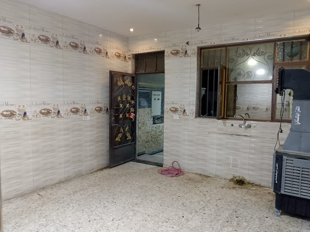 شقه ارضي 200متر دوره مقابل شارع ابو طيارة شارع الجامع مالك الملك غرفتين نوم مطبخ مخزن صحيات 2 حولي صاله بالكون مدخلين الشقه بالكون كبير ايجارها 500 للتواصل واتساب *********** اتصال فقط
