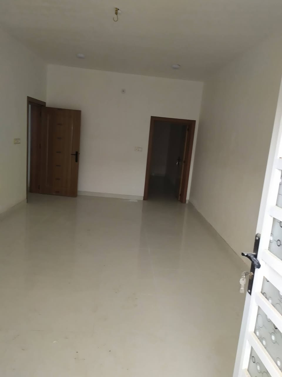 السلام عليكم
مشتمل طابق أرض للايجار
٢غرف نوم هول ومطبخ وصاله ومجمع صحيات وكيلور وكراج سيارة
العنوان
حلة حي الجامعة ( التصنيع)
مساحة ١٥٠ م
للاستفسار*********** ابورامي لبيع وشراء العقارات في بابل مكتب البيت الأمين حلة نادر الأولى قرب آسواق الجمل ملاحظة نستقبل جميع عروض البيع والشراء والايجار الرهن
