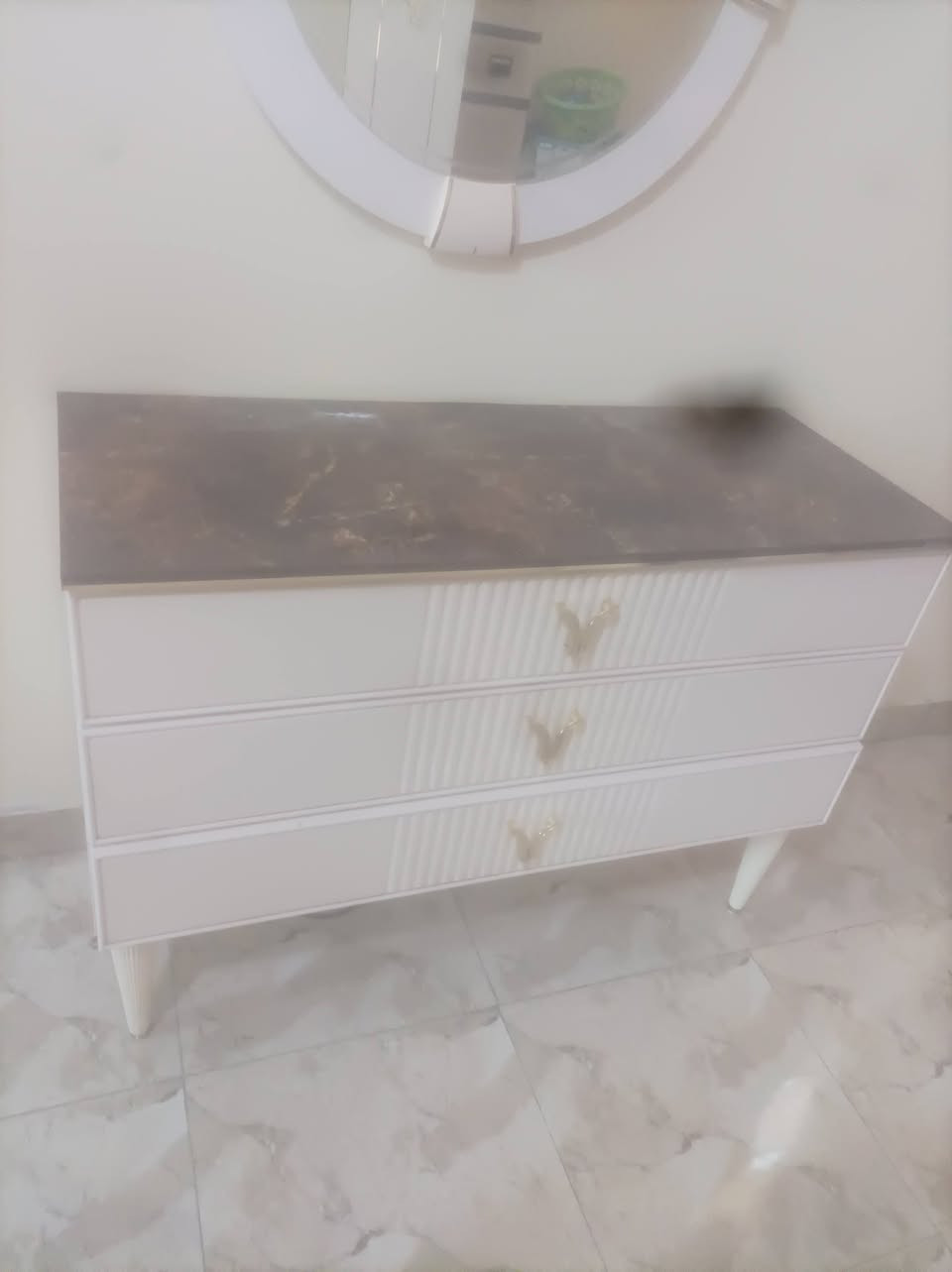 سلام عليكم لبيع غرفة تركيا بيه ضرر بسيط مكانه فلوجه سعر 850بيه ***********
