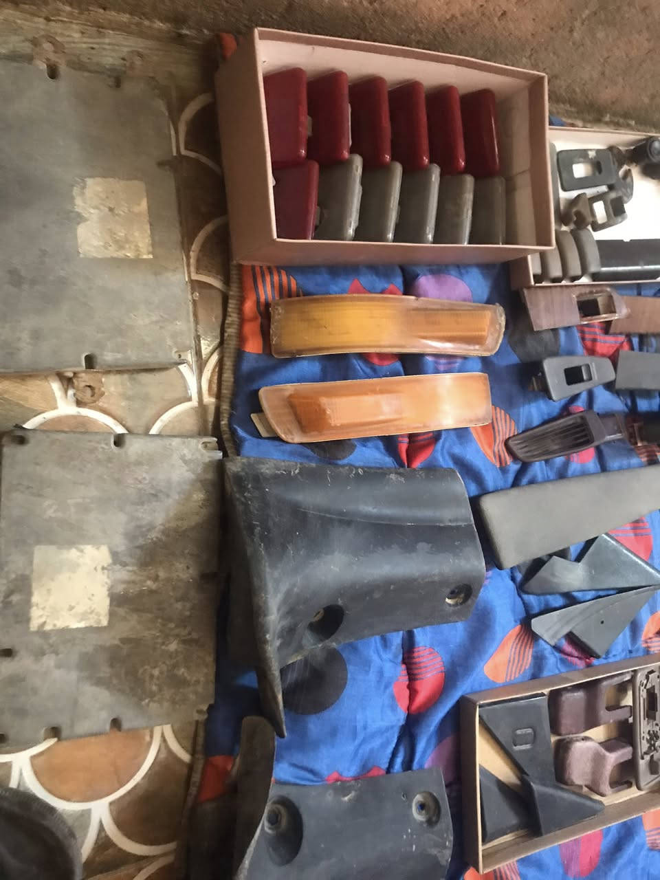 سلام عليكم عندي اغراض سيدان وهارتوب تفصيخ الي واضح بل صور  مو شراي لا يتعب نفسه رقم *********** اتصال
وتساب
