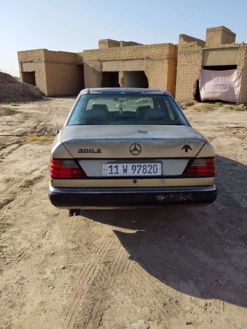 السلام عليكم سيارة رقم بغداد
تحويل أو وكالة سيارة جاهزة مراوس ادفع فرق 
او البيع سعر ٣٥ مع المجال مكلف بنشر التواصل على رقم ***********
مكان السيارة الكاظمية
