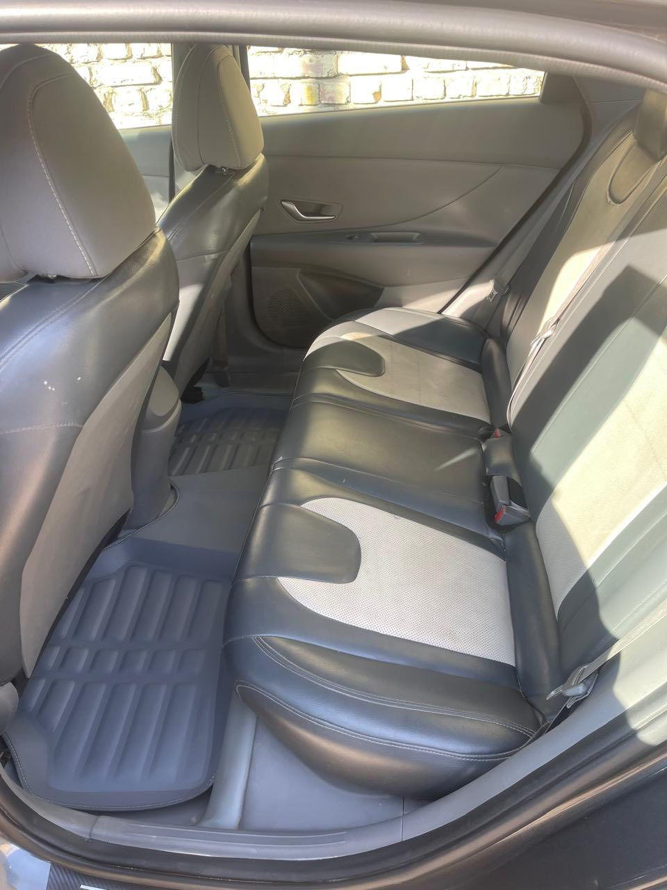 السلام عليكم النترا 2021 للبيع وارد امريكي حادثة جاملغ امامي ايسر وبنيد سعرة 130 وبية مجال العنوان الشعب ***********
