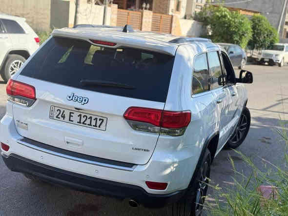 للبيع سعر 238
#جيب گراندشيروكي 2017
بدون صبغ واحد جملغ صبغ امريكا 
*********** /*********** 
ماشيه 180الف، ميل
گير ومحرك بشرط لامفتوح ولاصرف ولابخار.
 تشغيل عن بعد، 
شاشة وكامرة، 
وحساس خلفي، 
دفع رباعي4x4، 
لايتات زينون ابيض عالي وناصي. 
ويل كروم حجم20. 
بصمة ابواب وبصمة تشغيل
تبريد مركزي
السيارة حلوة ونظيفة 
تايرات جديدة
سنوية ورقم جديد لحد2029 تحويل وغرامة شرط
المكان زاخو أربيل
