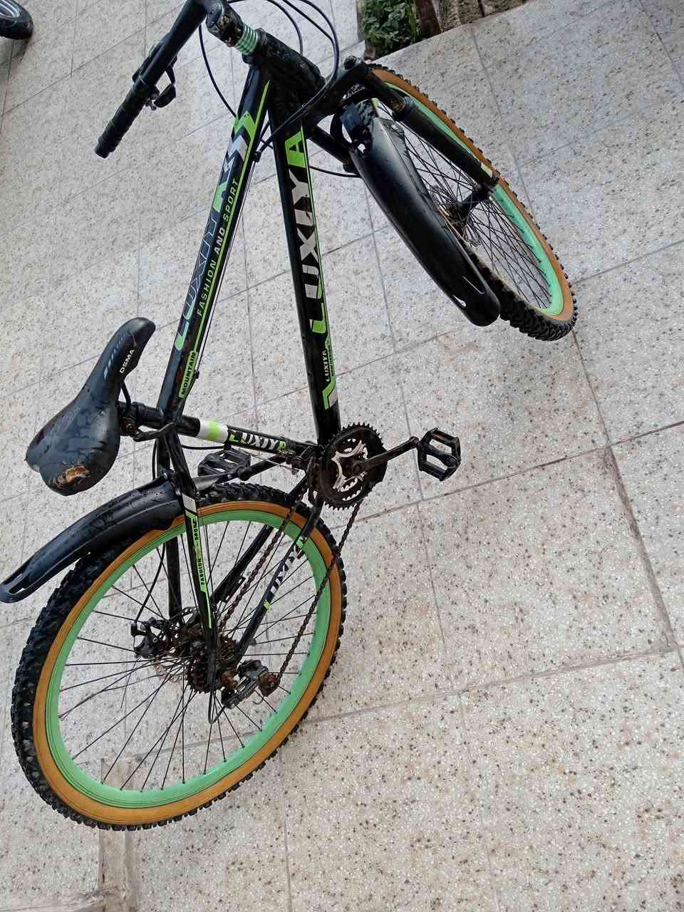 السلام عليكم عليكم دراج جبلي نضيفه دبل كير دبل بريك دسك شغال امامي وخلفي جاملغات جدد تايرات جديد السعر 100بي مجال المكان الصويره رقم الهاتف ***********
