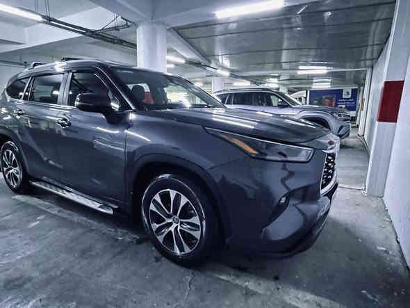 السلام عليكم 
تويوتا هايلاندر  XLE Hybrid 2023
واردي امريكي حادثها خفيف  قطعه وحده فقط بداية البنيد    ايرباك ستيرن وراجع سستم
مواصفات xle 
1-كشنات جلد + كهربائيه
2-كشنات خلفيه منفصل vip
3-سبعة راكب 
4-تبريد 3 قطع   منفصل امامي خلفي  مع تحكم خلفي  منفصل
5- سلايدروف  (فتحه) 
6-ستيرن فول تحكمات من الجهتين  كروس سرعه محافظه ع المسار قياده شبه ذاتيه 
7- نقطة عمياء 
8- رقم بغداد الجديد 
9-كشنات اماميه تادفئه  + مري جانبي تادفئه
10-بردات  بالبيبان الخلفيه 
11-ماشيه mi28.500
12-رقم الشاصي
5TDKARAH2PS528158

رقم تليفون 
*********** 
بي واتس اب 

العنوان المنصور 

السعر 32 الف
