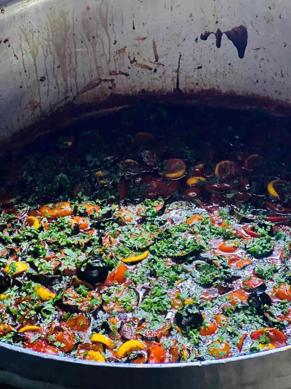 السلام عليكم

🔥 *الحجز مفتوح طيلة أيام شهر محرم وصفر* 🔥  

👨‍🍳 *طباخ درجة أولى - خبرة ومتخصص*  

✅ كادر طبخ  محترف  

✅ متخصص في  وجميع الأكلات الشعبية  

✅ نستقبل كافة الكميات الكبيرة والصغيرة  

  

📅 *للحجز*: قبل يومين أو 3 أيام من الموعد  

📱 *واتساب الطباخ  ***********
