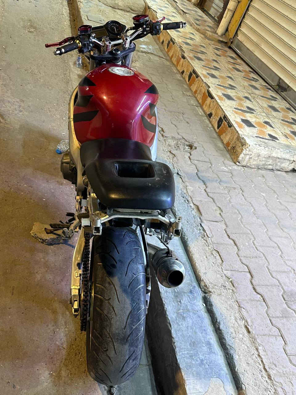 سلام عليكم افوراي 2004دراجه جاهزه من كلشي مكينه وشاصي كفاله من كلشي مكان دراجه بصره حي الصدقاء السعر (3ملين وبيه مجال ***********
