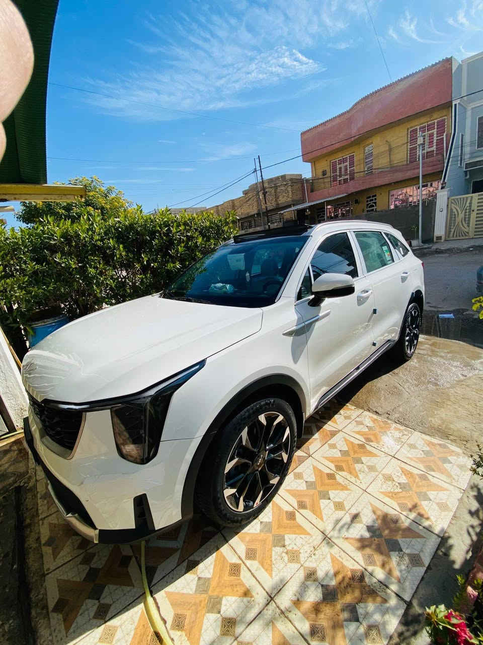 السلام عليكم سورنتو 2025 خليجي 
رقم بغداد انكليزي بسمي 
6سلندر ويل 20
فول مواصفات 
1.بنراما طكتين 
2.كشنات جلد بلادي 
3 .حساسات أمامي خلفي 
4.لد نهاري مع كشاف ضبابي 
5.تضليل كامل 
6.جنطه كهرباء 
7.بصمه ابواب 
8. كير ماوس 
9.مري شفط 
10. بردات خلفيه بلاديه 
11.شبعه راكب 
12.شاشه كبيره مع كامره دواره 
13. عداد الكتروني 
14. شاشه تبريد 
وبعد بيه هواي مواصفات 
واللسياره جديده واحلى من الصور بهواي 
سياره بيه بنيد مبدل فقط والباقي كفاله 
السعر 320 وبيه مجال 
الاستفسار ***********
