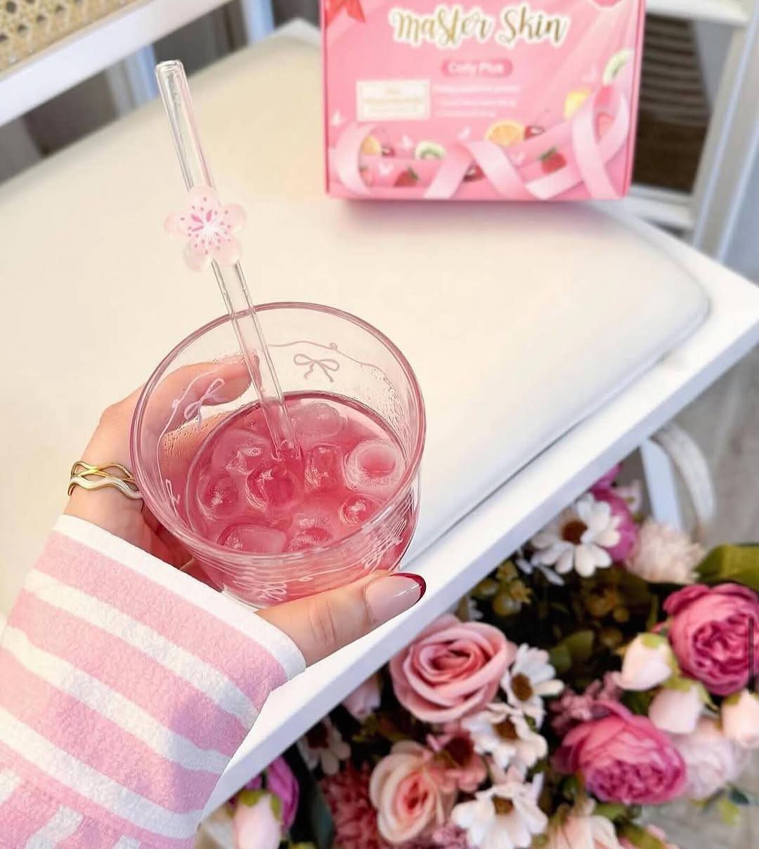 شراب الكولاجين التايلندي Mister Skin Colly Plus
غني بالكولاجين البحري + فيتامين C + النياسيناميد
 يساعد على تفتيح البشرة وتوحيد لونها
 يعزز مرونة الجلد ويقلل من ظهور التجاعيد والخطوط
 يمنح البشرة إشراقة ونضارة طبيعية
 يدعم صحة الشعر والأظافر أيضاً
يحتوي الباكيت على 15 كيس 
📌 طريقة الاستخدام:
يتم إذابة كيس واحد في كوب ماء بارد، ويُشرب مرة يومياً، ويفضل الاستمرار للحصول على أفضل النتائج.
المنشأ تايلاند الأصلي  
يوجد توصيل لجميع المحافظات


**إذا كنت صاحب هذا الإعلان وتريد حذفه لأي سبب، رجاءا أرسل رسالة إلى الدعم الفني**