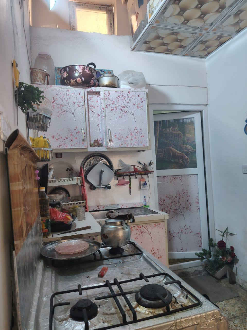 السلام عليكم للبيع او مراوس .. بيت 50م في كربلاء المقدسه يصلح الئ حسينيه للزوار او بيت مسلح طابق واحد مع الاثاث يبعد عن الامام الحسين ع مشي ٥ دقائق بالجمعيه شارع المنتوجات النفطيه الفاصل بين حي النقيب وحي رمضان طابو زراعي سند ٢٥ تحويل مباشر قريب علئ مول الحارث وعلئ جامعة السبطين والصفوه يرهم بيع ويرهم مراوس الاستفسار *********** اتصال وتساب غير متواجد علئ المازنجر
